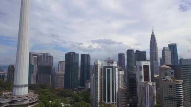 Floresta Tropical Parque Selva Kuala Lumpur Cidade Inclinar Drone Imagens — Vídeo de Stock