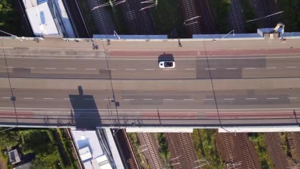 柏林大桥S Bahn铁路轨道夏天 高速坡道滑行滑行滑行时间 高质量的4K镜头 — 图库视频影像
