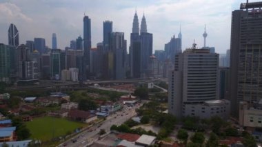Asya metropolü Kuala Lumpur Malezya. Dolly İHA 'yı bıraktı. Yüksek kalite 4k görüntü