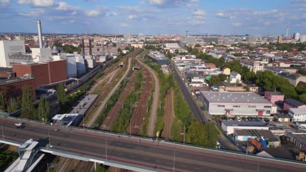 Berlin Bridge Bahn Railroad Tracks Summer Descending Drone High Quality — Stock Video