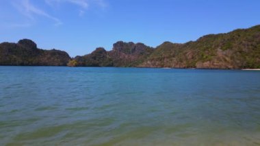 Langkawi Adası Tanjung Rhu Kum Kumsalı. Üstten kumandalı hava aracı. Yüksek kalite 4k görüntü