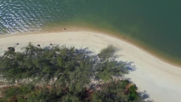 Isla Langkawi Tanjung Rhu Playa Arena Vertical Birds Eye View — Vídeo de stock