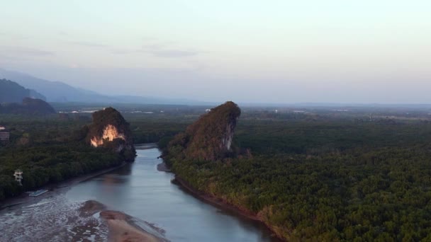 Kväll Mangrove Floden Krabi Thailand Panorama Översikt Drönare Högkvalitativ Film — Stockvideo