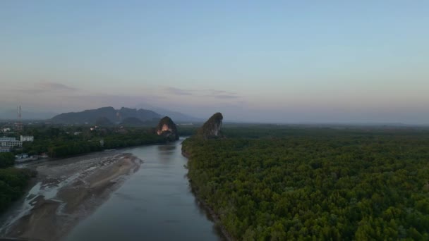 Noite Mangue Rio Krabi Tailândia Voar Drone Reverso Imagens Alta — Vídeo de Stock