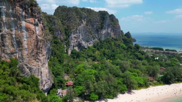 Berömda Thai Stenig Klippa Railay Beach Krabi Rotera Till Vänster — Stockvideo