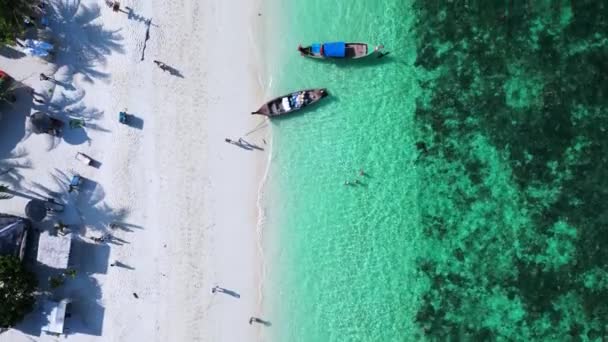 Turquesa Azul Mar Tailandés Playa Isla Rocosa Vertical Birds Eye — Vídeos de Stock