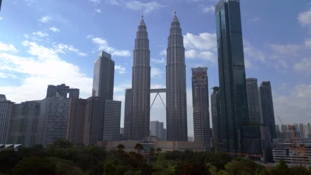 Modern City Skyscraper Kuala Lumpur Malaysia Ascending Drone High Quality — Stock Video