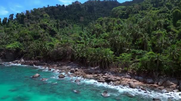 Larga Playa Isla Olas Agua Turquesa Dron Ascendente Imágenes Alta — Vídeo de stock