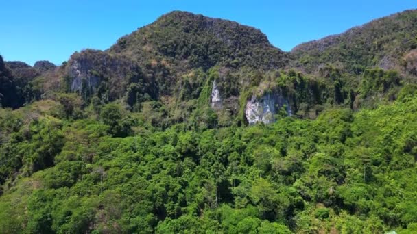 Urzeitliche Dschungel Hügel Insel Phi Phi Island Sinkende Drohne Hochwertiges — Stockvideo