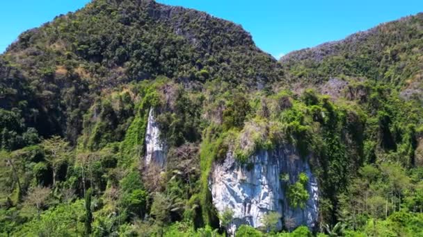 Primeval Selva Colinas Ilha Phi Phi Ilha Voar Drone Reverso — Vídeo de Stock