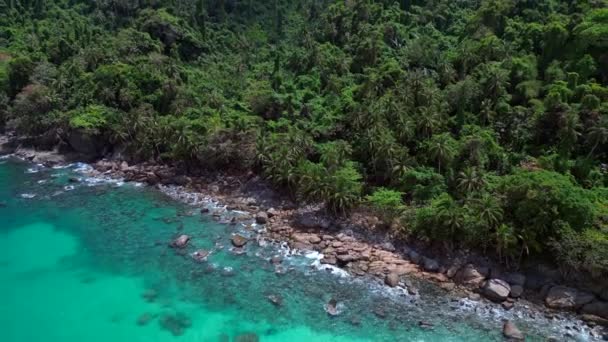 Larga Playa Isla Olas Agua Turquesa Vuele Dron Inverso Imágenes — Vídeo de stock