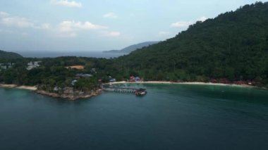 Akşamları Island Beach Bar Restoranı 'nda. Hız rampası hiperlapse hareket hızı zaman aşımı. Yüksek kalite 4k görüntü