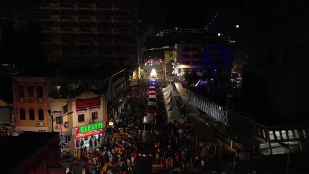 Thaipusam Straßenfest Abend Stadt Drohnen Steigen Auf Hochwertiges Filmmaterial — Stockvideo