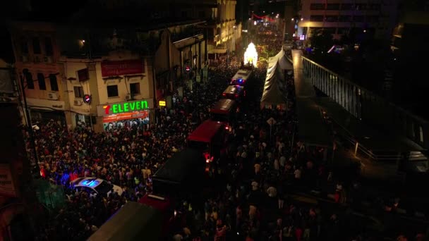 Thaipusam Ulice Festiwal Wieczorem Miasto Przechyl Drona Wysokiej Jakości Materiał — Wideo stockowe