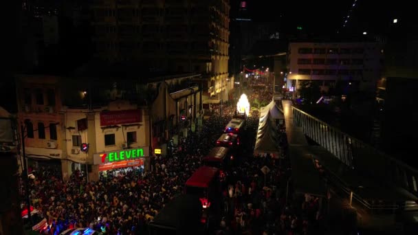 Thaipusam Δρόμους Φεστιβάλ Βράδυ Πόλη Drone Top Πάνω Από Άποψη — Αρχείο Βίντεο