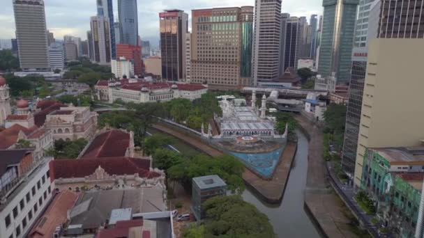 Sobrevuelo Sobrevuelo Drone Vista Aérea Del Río Vida Paisaje Urbano — Vídeos de Stock