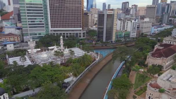 Panorama Orbit Dengung Pemandangan Udara Sungai Kehidupan Perkotaan Cityscape Dengan — Stok Video