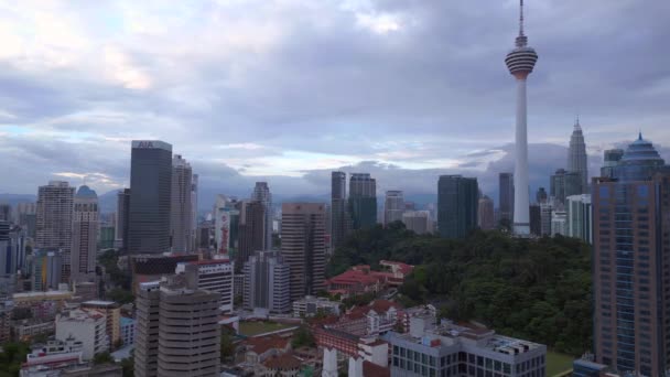 Kuala Lumpur Malesia Città Paesaggio Urbano Con Treno Grattacieli Drone — Video Stock