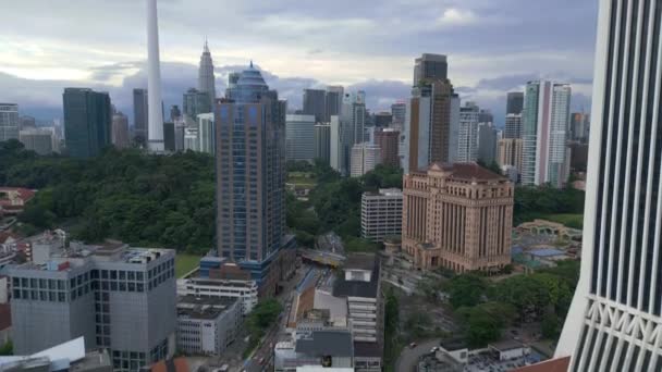 Kuala Lumpur Malezja Miasto Krajobraz Miejski Pociągiem Drapaczami Chmur Przechyl — Wideo stockowe