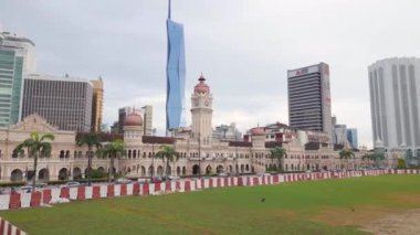 Dataran Merdeka, Royal Selangor Kulübü 'nün hızlandırılmış hız rampası Kuala lumpurs modern Skyline' a karşı ikonik Sultan Abdul samad binasının görüntüsünü yükseltti