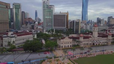 Dataran Merdeka, Royal Selangor Kulübü 'nün hızlandırılmış hız rampası Kuala lumpurs modern Skyline' a karşı ikonik Sultan Abdul samad binasının görüntüsünü yükseltti