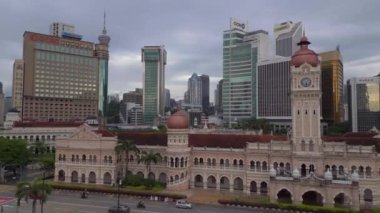 Dataran Merdeka, Royal Selangor Kulübü 'nün hızlandırılmış hız rampası Kuala lumpurs modern Skyline' a karşı ikonik Sultan Abdul samad binasının görüntüsünü yükseltti