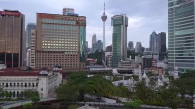 Dataran Merdeka, Royal Selangor Kulübü 'nün hızlandırılmış hız rampası Kuala lumpurs modern Skyline' a karşı ikonik Sultan Abdul samad binasının görüntüsünü yükseltti