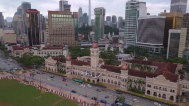 Dataran Merdeka 'nın İHA' sı, Royal Selangor Kulübü, Kuala lumpurs modern gökyüzüne karşı ikonik Sultan Abdul samad binasının görüntüsünü yükseltti.