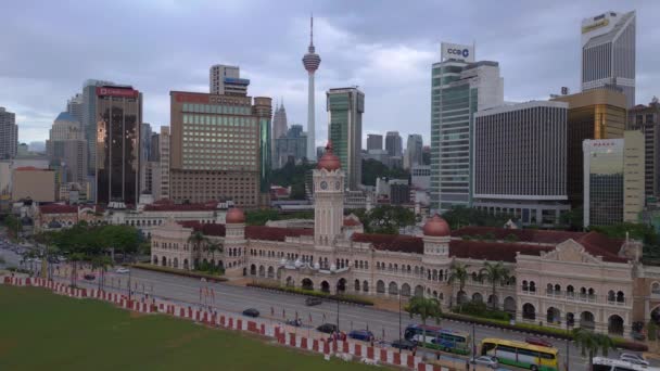 Ascending Drone Dataran Merdeka Royal Selangor Club Elevated View Iconic — Stock Video