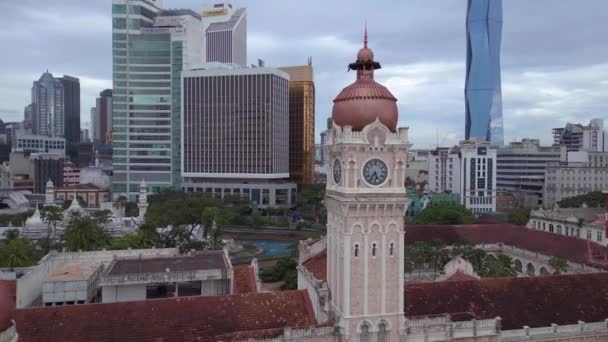 Panorama Baan Drone Van Dataran Merdeka Royal Selangor Club Verhoogd — Stockvideo