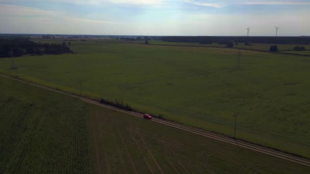 Expansief Groen Maïsveld Onder Blauwe Hemel Volgschot Van Boven Drone — Stockvideo
