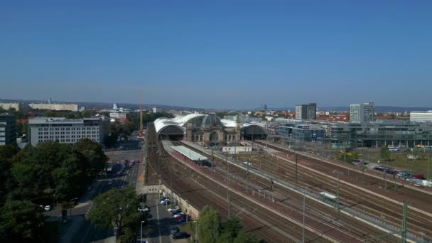 Дрезден Залізнична Станція Міському Ландшафті Статичний Тринога Ховає Безпілотник Дрон — стокове відео