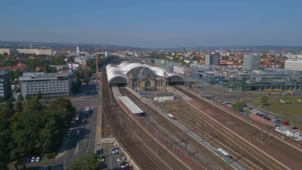 Estação Trem Dresden Paisagem Urbana Drone Ascendente Drone Tiro Capturando — Vídeo de Stock