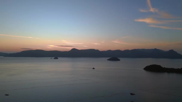 Panorama Overview Drone Tranquil Serene Langkawi Dawn Stunning Purple Hues — Stok video