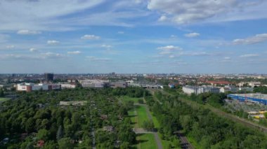 Berlin, Almanya 'da yeşil alan sağlayan tahsis bahçelerinin insansız hava aracı görüntüsü yükseliyor.