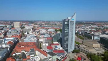 Leipzig 'in hava manzarası, Hochhaus gökdeleni ve Augustusplatz Meydanı' nın yer aldığı Almanya. hız rampası hiper hareket zaman aşımı 