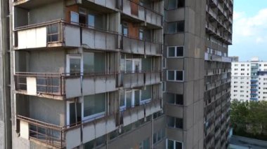 Halle neustadt 'ın hava manzarası, Halle Saale' in bir bölgesi, Saksonya Anhalt, Almanya, plattenbau binalarıyla tanınır. hız rampası hiper hareket zaman aşımı 