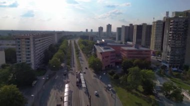 Halle Neustadt 'ın havadan görünüşü, Saale' in bir bölgesi, Saksonya Anhalt, Almanya, plattenbau binalarıyla tanınır. uçuş üstü insansız hava aracı 