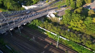 Doğu ve Batı Berlin 'i birbirine bağlayan ikonik köprüyü gösteriyor. Artık Alman birleşmesinin sembolü. Yukarıdan drone görüntüsü 