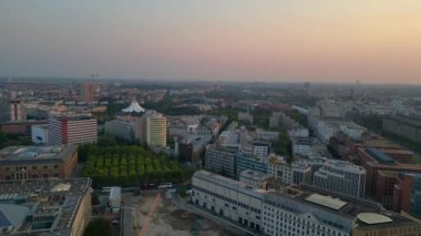 Berlin Ufuk Hattı 'nın Potsdamer Platz Sunset' teki hava görüntüsü. panorama genel görünüm dronu 