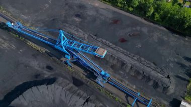 Kömür kazıcısını yerleşim alanı yakınlarındaki bir kömür terminalinde geri alan yayıcı. hız rampası hiper hareket zaman aşımı 