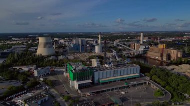 Atık yakma tesisi, yeni enerji kaynaklarına atık, atmosferi kirletmek ve iklim değişikliğine katkıda bulunmak. statik üç ayaklı insansız hava aracı 