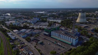 Atık yakma tesisi, yeni enerji kaynaklarına atık, atmosferi kirletmek ve iklim değişikliğine katkıda bulunmak. statik üç ayaklı insansız hava aracı 