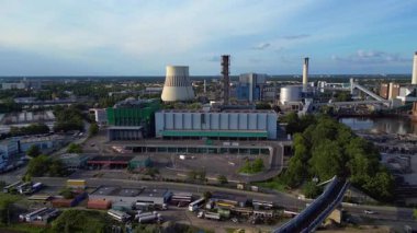 Atık yakma tesisi, yeni enerji kaynaklarına atık, atmosferi kirletmek ve iklim değişikliğine katkıda bulunmak. İHA 'yı çek 