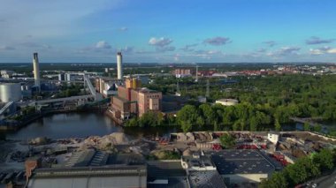 Atık yakma tesisi, yeni enerji kaynaklarına atık, atmosferi kirletmek ve iklim değişikliğine katkıda bulunmak. Sol İHA 'ya dön 