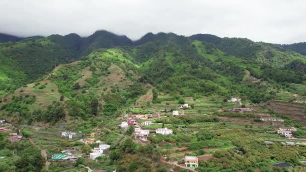 Aerial View Village Landscape Mountains Full Green Color Sky Covered — Vídeo de stock