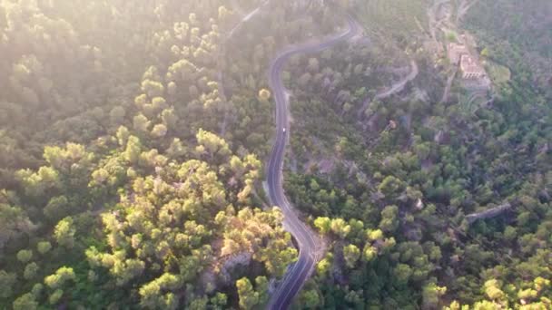 Drone Uitzicht Luchtfoto Bovenaanzicht Van Idyllische Zonsondergang Landschap Van Bergen — Stockvideo