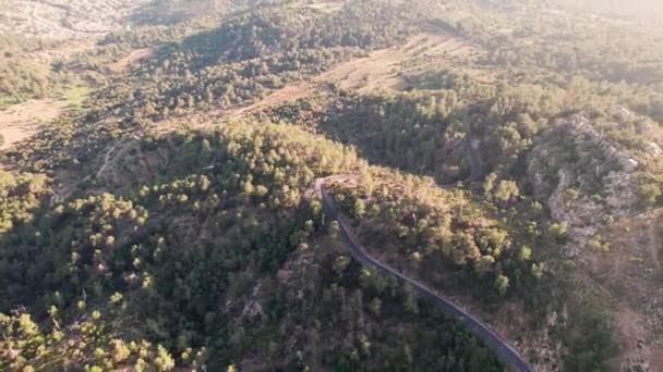 Drone Visning Luftfoto Top Visning Idyllisk Solnedgang Landskab Bjerge Kurve – Stock-video