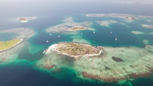 Drone View Κάτοψη Του Ειδυλλιακού Αρχιπελάγους Των Νησιών Της Καραϊβικής — Αρχείο Βίντεο