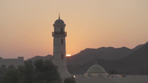 Οριζόντια Χέρι Βίντεο Χωρίς Τζαμί Και Ηλιοβασίλεμα Μια Ήσυχη Πόλη — Αρχείο Βίντεο